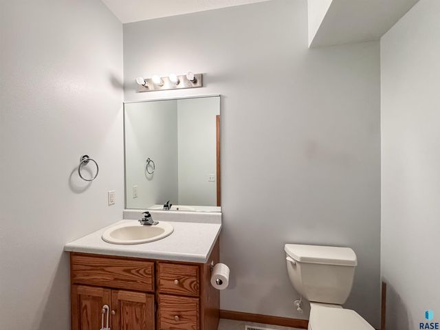 611 E 61st St Street, Sioux Falls, SD 57108