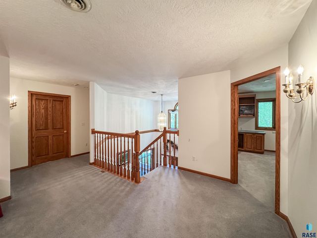 611 E 61st St Street, Sioux Falls, SD 57108