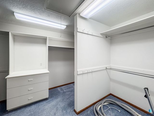 611 E 61st St Street, Sioux Falls, SD 57108