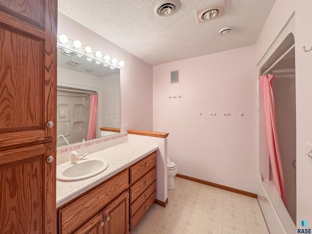 611 E 61st St Street, Sioux Falls, SD 57108