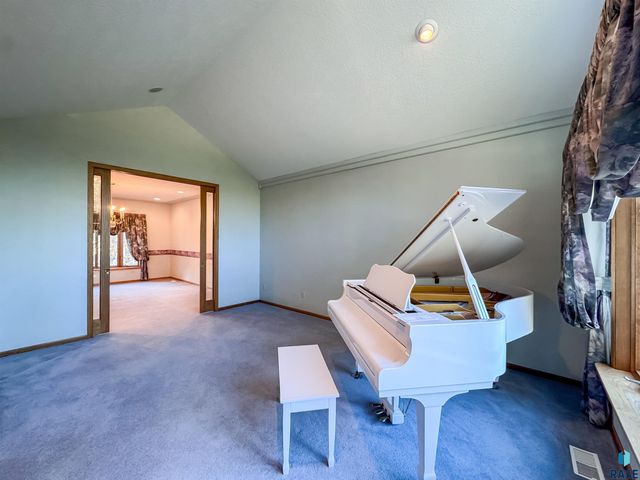 611 E 61st St Street, Sioux Falls, SD 57108