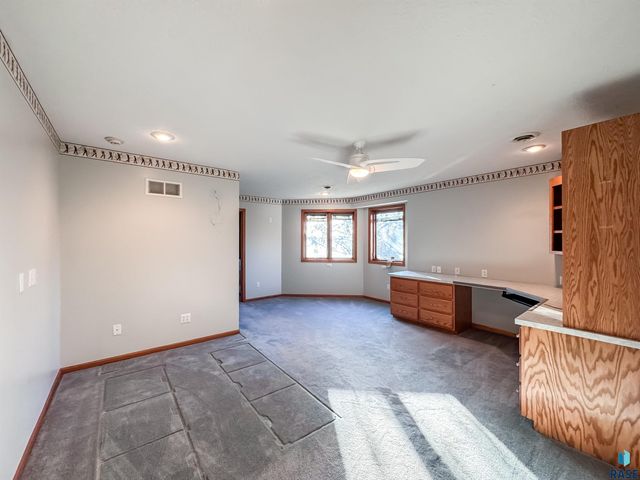 611 E 61st St Street, Sioux Falls, SD 57108