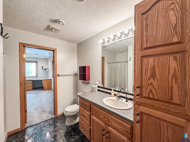 611 E 61st St Street, Sioux Falls, SD 57108