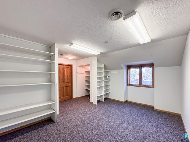 611 E 61st St Street, Sioux Falls, SD 57108