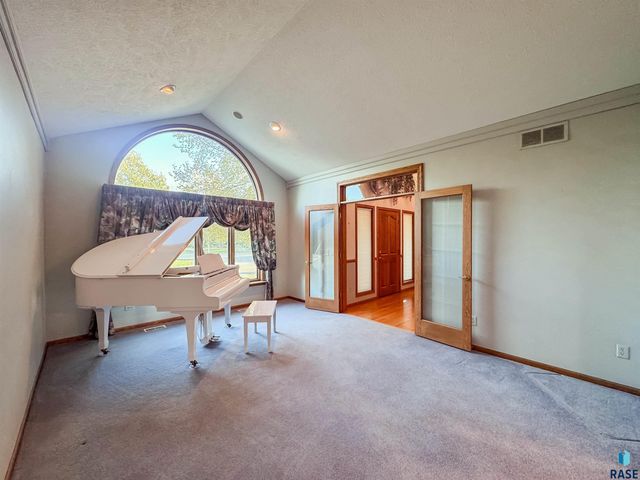 611 E 61st St Street, Sioux Falls, SD 57108