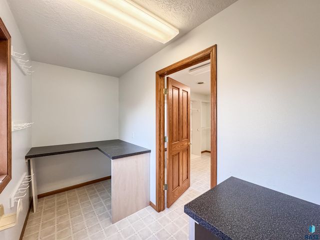 611 E 61st St Street, Sioux Falls, SD 57108