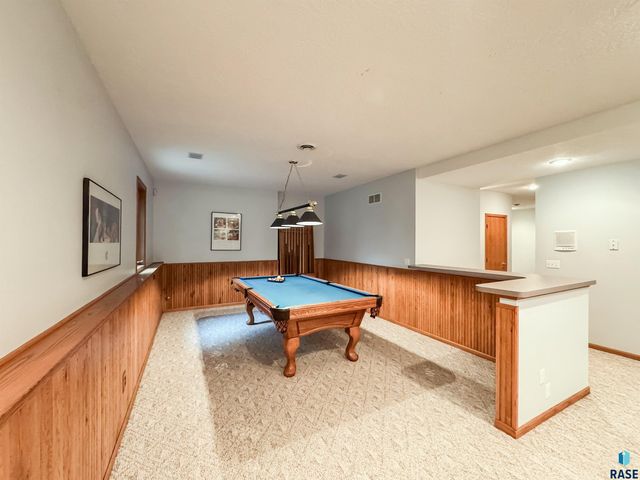 611 E 61st St Street, Sioux Falls, SD 57108