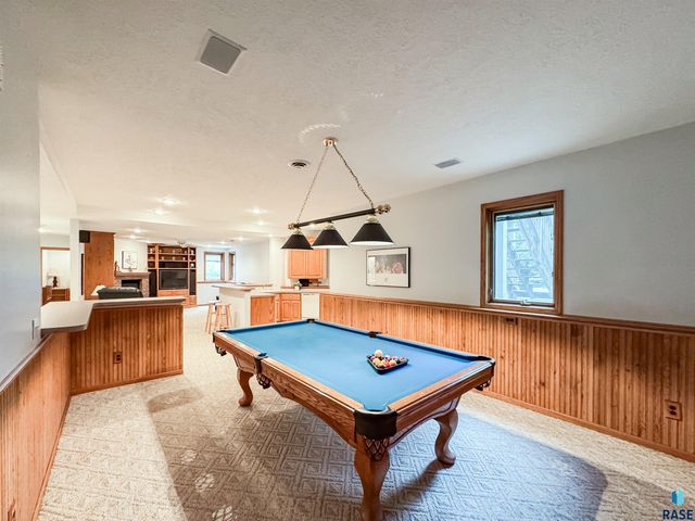 611 E 61st St Street, Sioux Falls, SD 57108