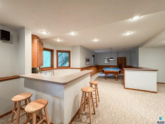 611 E 61st St Street, Sioux Falls, SD 57108