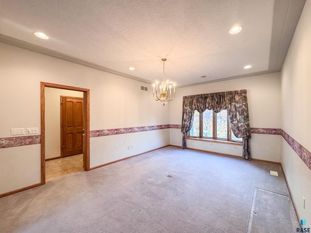 611 E 61st St Street, Sioux Falls, SD 57108