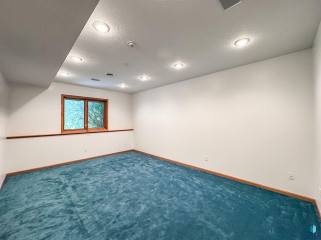 611 E 61st St Street, Sioux Falls, SD 57108