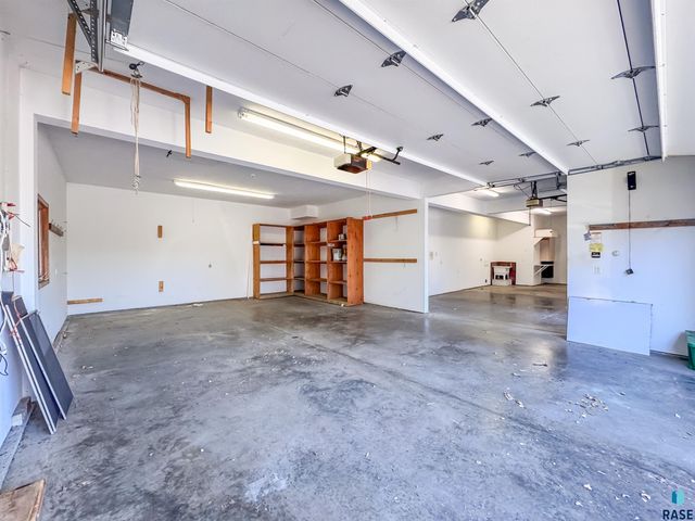 611 E 61st St Street, Sioux Falls, SD 57108