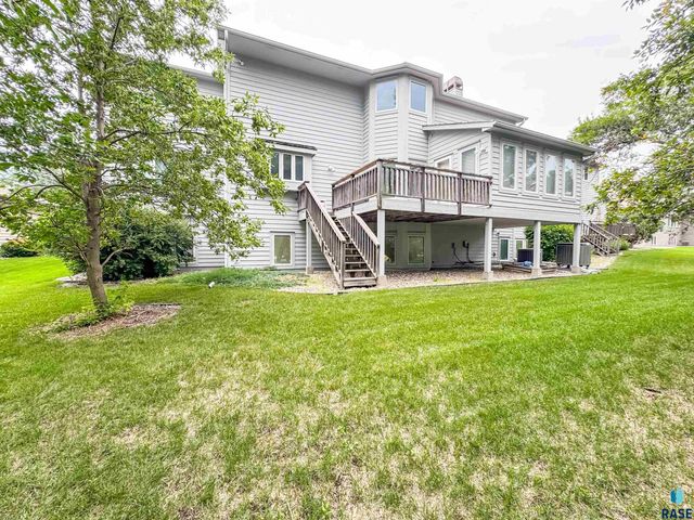 611 E 61st St Street, Sioux Falls, SD 57108