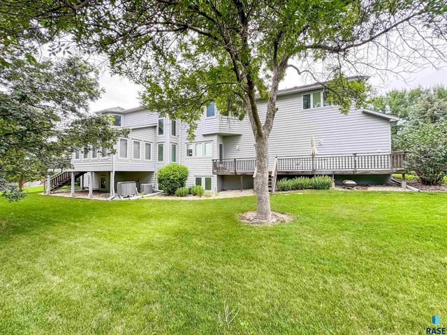 611 E 61st St Street, Sioux Falls, SD 57108