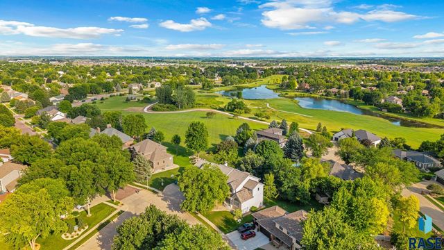 611 E 61st St Street, Sioux Falls, SD 57108