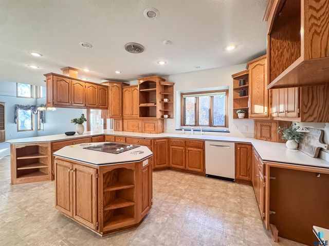 611 E 61st St Street, Sioux Falls, SD 57108