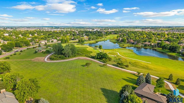 611 E 61st St Street, Sioux Falls, SD 57108