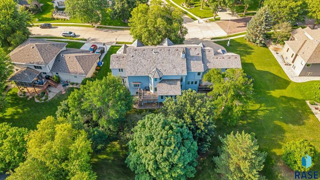 611 E 61st St Street, Sioux Falls, SD 57108