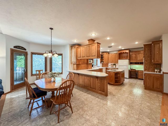 611 E 61st St Street, Sioux Falls, SD 57108