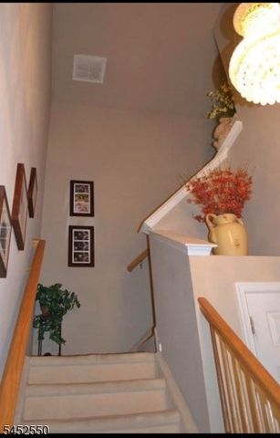 124 Wallace Ct 701, Green Brook Twp., NJ 08812