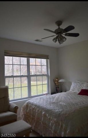 124 Wallace Ct 701, Green Brook Twp., NJ 08812