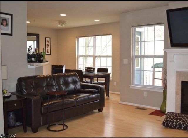 124 Wallace Ct 701, Green Brook Twp., NJ 08812