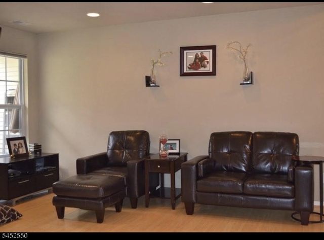 124 Wallace Ct 701, Green Brook Twp., NJ 08812