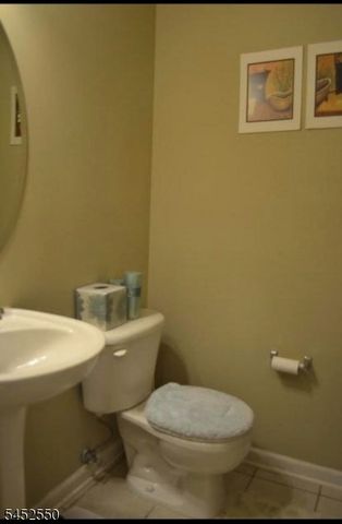 124 Wallace Ct 701, Green Brook Twp., NJ 08812