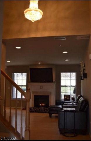 124 Wallace Ct 701, Green Brook Twp., NJ 08812