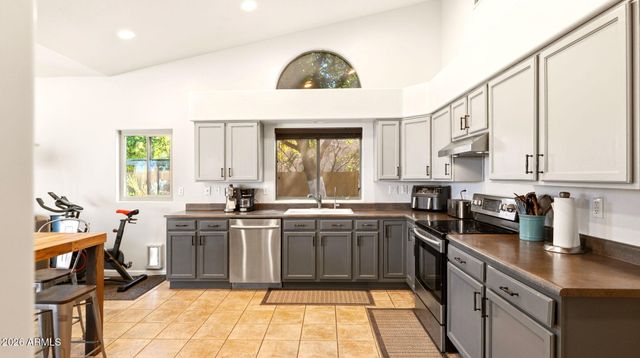 2053 S RED ROCK Court, Gilbert, AZ 85295