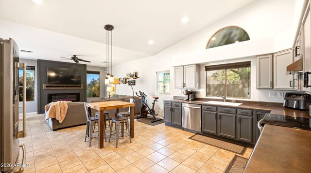 2053 S RED ROCK Court, Gilbert, AZ 85295