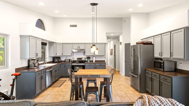 2053 S RED ROCK Court, Gilbert, AZ 85295