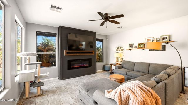 2053 S RED ROCK Court, Gilbert, AZ 85295