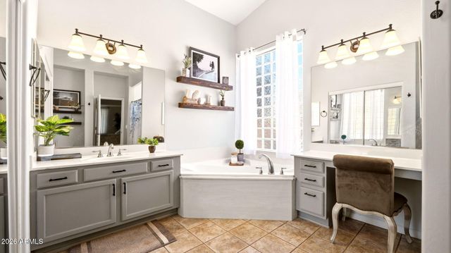 2053 S RED ROCK Court, Gilbert, AZ 85295