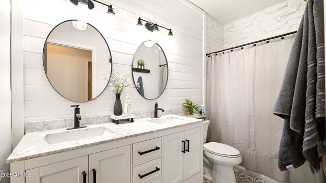 2053 S RED ROCK Court, Gilbert, AZ 85295