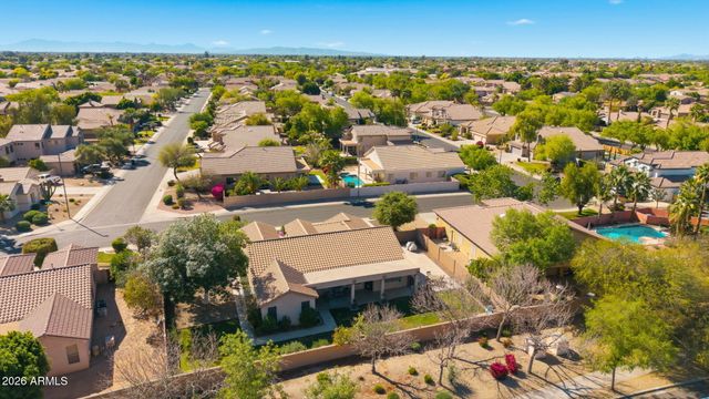 2053 S RED ROCK Court, Gilbert, AZ 85295