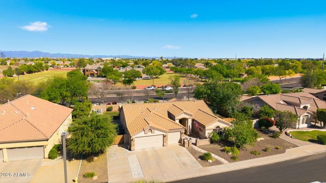 2053 S RED ROCK Court, Gilbert, AZ 85295