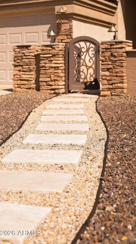 2053 S RED ROCK Court, Gilbert, AZ 85295