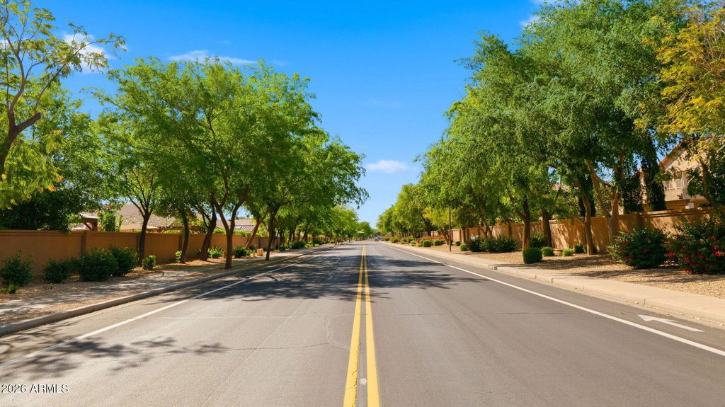 2053 S RED ROCK Court, Gilbert, AZ 85295