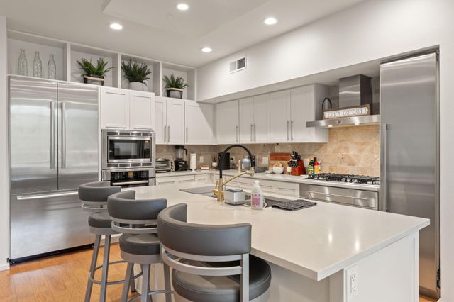 1600 Barton Springs RD 4204, Austin, TX 78704