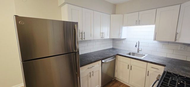 318 W Naperville Road 3, Westmont, IL 60559