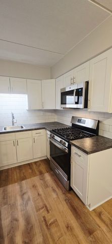 318 W Naperville Road 3, Westmont, IL 60559