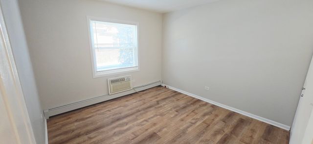 318 W Naperville Road 3, Westmont, IL 60559