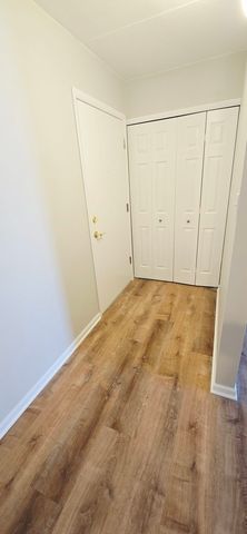 318 W Naperville Road 3, Westmont, IL 60559