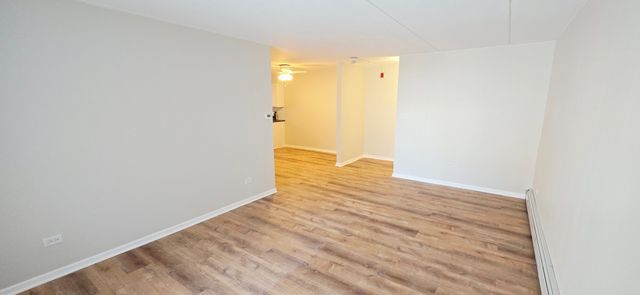 318 W Naperville Road 3, Westmont, IL 60559