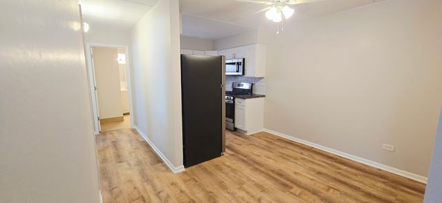 318 W Naperville Road 3, Westmont, IL 60559