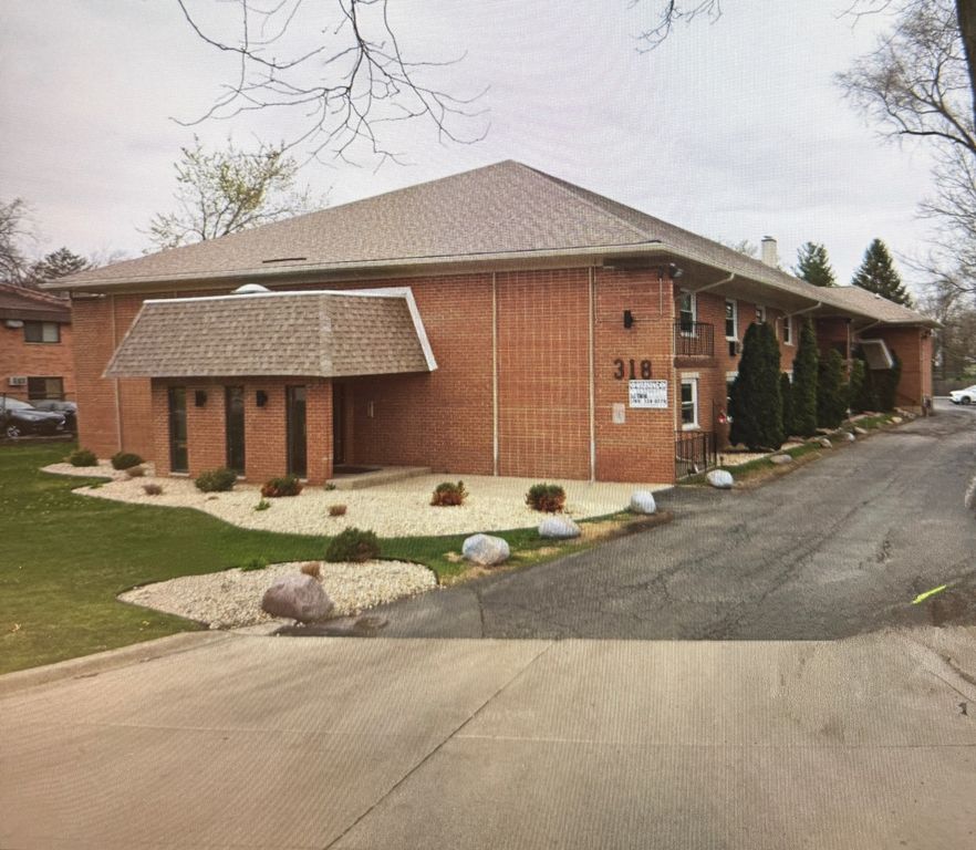 318 W Naperville Road 3, Westmont, IL 60559