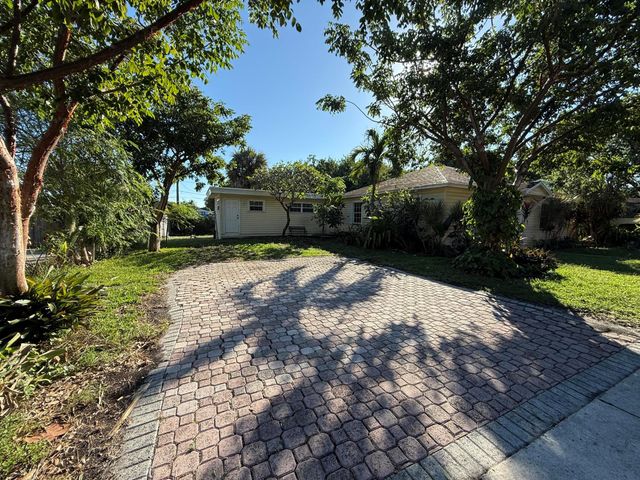 716 S Pine Street, Lake Worth Beach, FL 33460