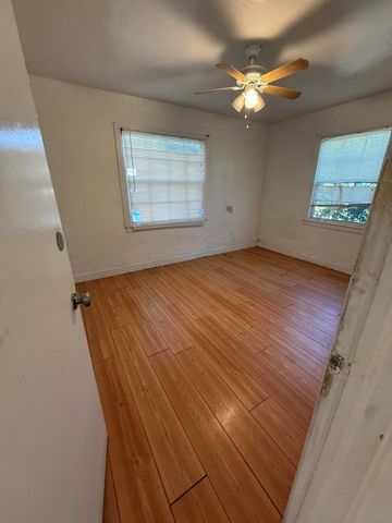 716 S Pine Street, Lake Worth Beach, FL 33460