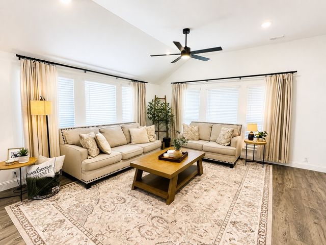 7709 Gatevine Avenue, Joshua, TX 76058